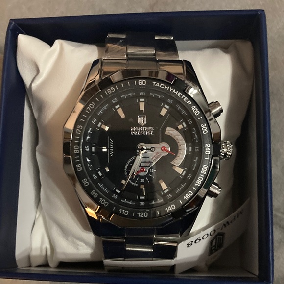 Invicta Montres
Prestige Men's Watch - 46mm, Steel 0098 - Picture 2 of 6